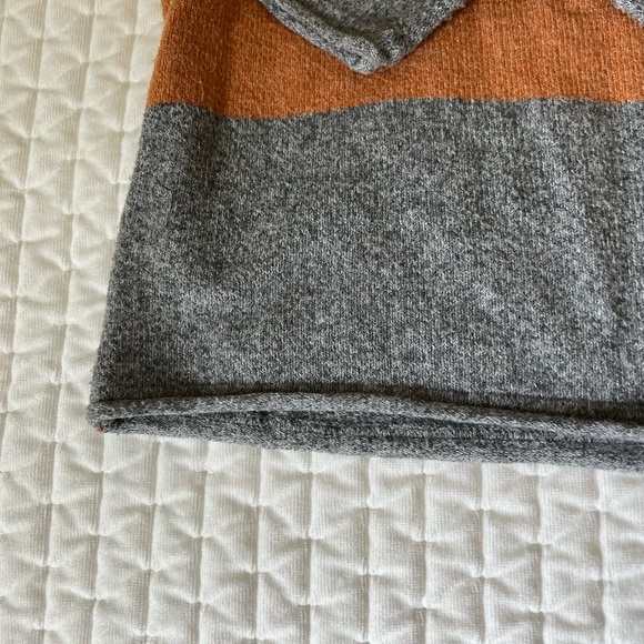 Stitch fix sweater Pinque. Raw hem color block - Picture 4 of 6